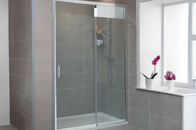 SHOWER ROOMS & SCREENS