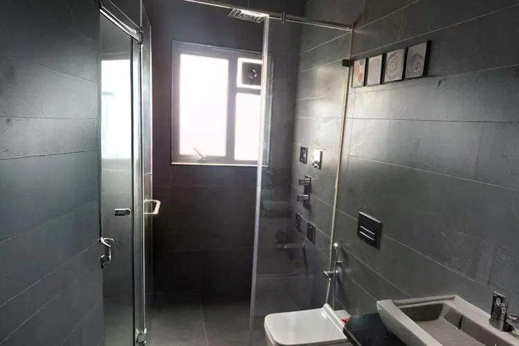 SHOWER ROOMS & SCREENS