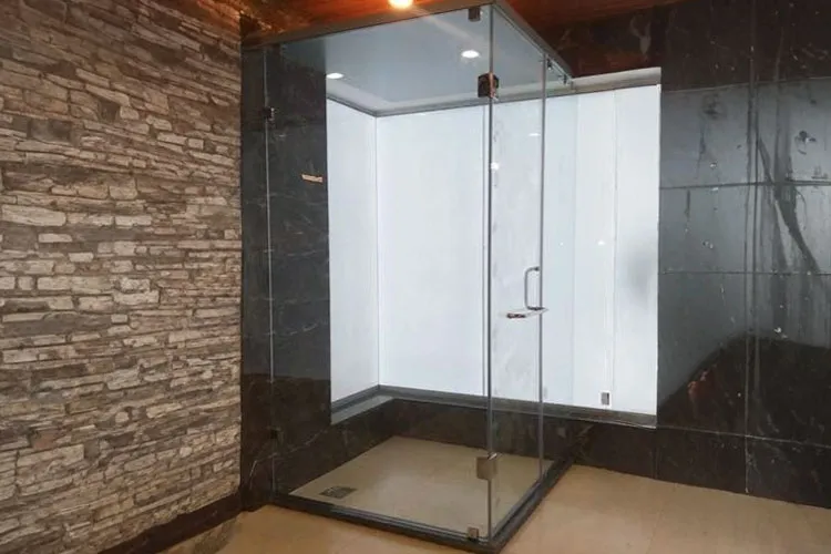 SHOWER ROOMS & SCREENS